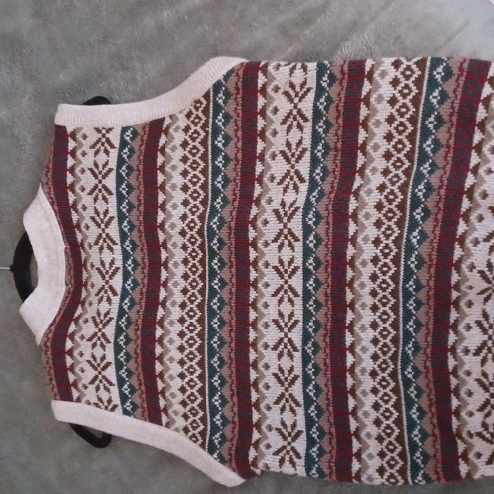 Patterned Knit Button-Up Vest - Picture 3 of 4